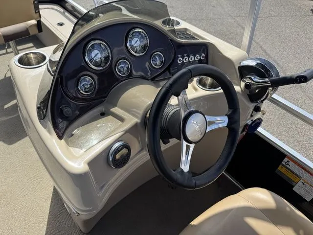 Slide: The Image of Lowe SF 214 Sport Fish 2017 - 42