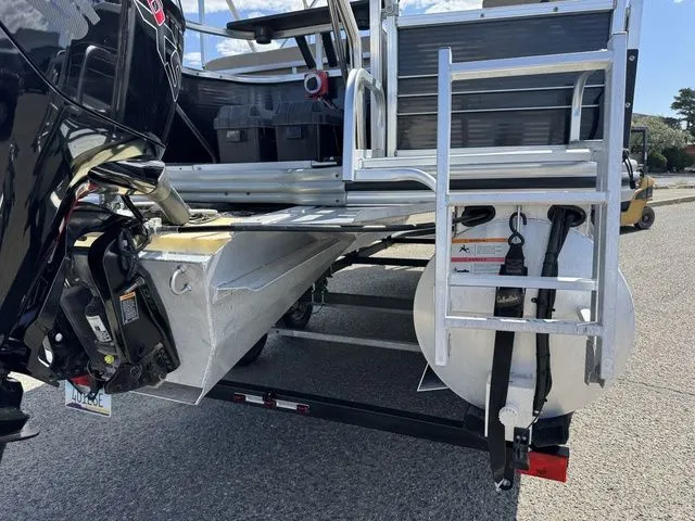 Slide: The Image of Lowe SF 214 Sport Fish 2017 - 9