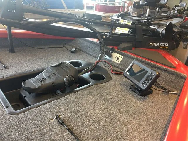 Slide: The Image of Tracker Pro Team 190 TX 2026 - 20