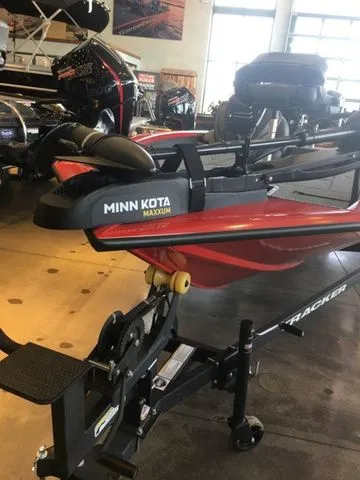 Slide: The Image of Tracker Pro Team 190 TX 2026 - 3