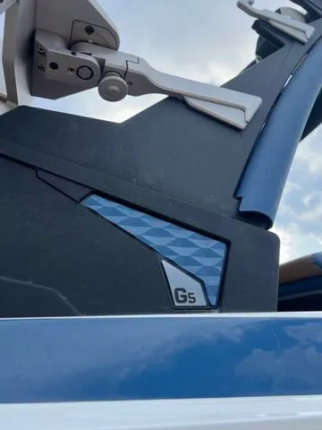 Slide: The Image of Malibu Wakesetter 22 LSV 2022 - 16