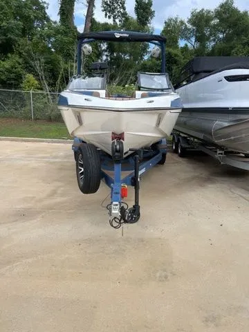 Slide: The Image of Malibu Wakesetter 22 LSV 2022 - 3
