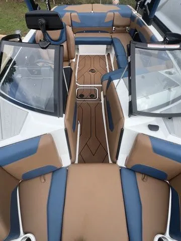 Slide: The Image of Malibu Wakesetter 22 LSV 2022 - 4