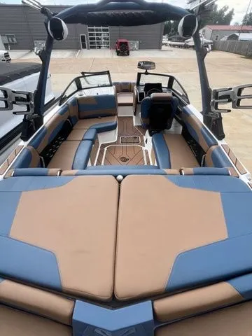 Slide: The Image of Malibu Wakesetter 22 LSV 2022 - 5