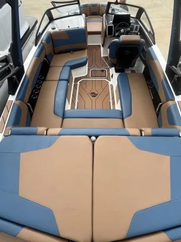Slide: The Image of Malibu Wakesetter 22 LSV 2022 - 6