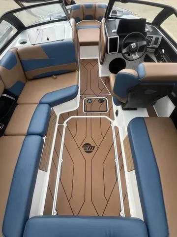Slide: The Image of Malibu Wakesetter 22 LSV 2022 - 7