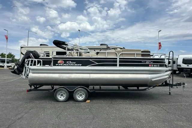 The Image of Tracker Fishing Barge 21 2019 - 1