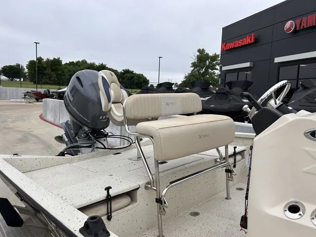 Slide: The Image of 2015 Xpress Boats Hyper-Lift Series H20B with Yamaha engine. - 5
