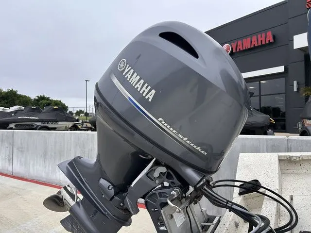 Slide: The Image of Yamaha outboard motor on 2015 Xpress Boats Hyper-Lift Series H20B. - 7