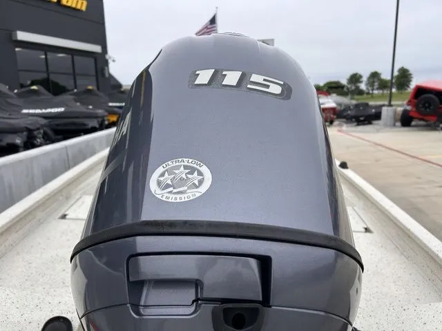 Slide: The Image of 2015 Xpress Boats Hyper-Lift H20B outboard motor with 115 horsepower. - 9
