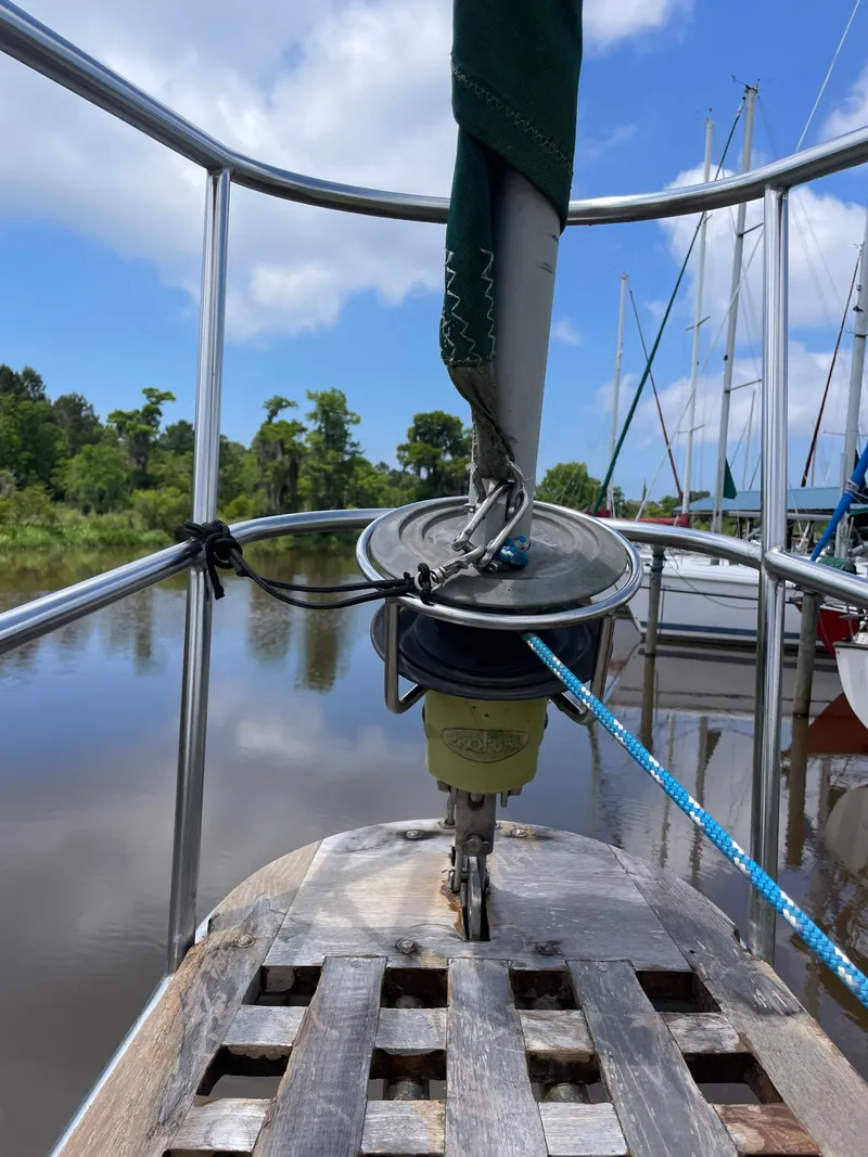 Slide: The Image of Bow view of Formosa Spindrift 43 sailboat, built in 1983. - 10