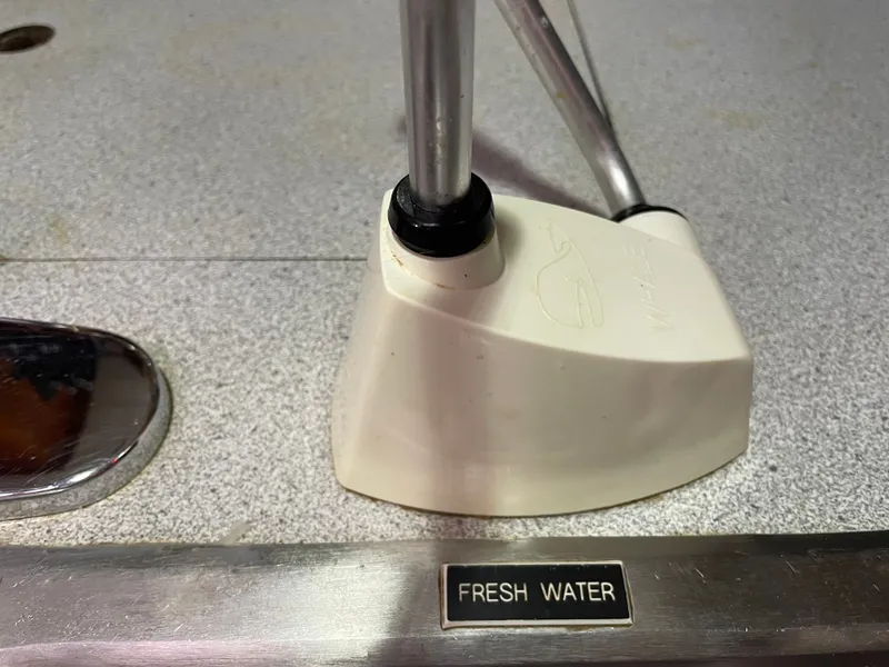 Slide: The Image of Formosa Spindrift 43, 1983, fresh water connection on deck. - 45