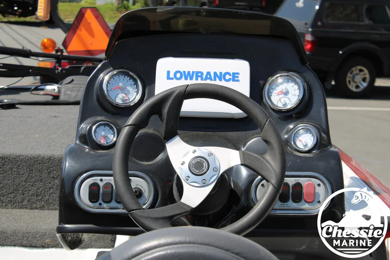 Slide: The Image of Dashboard of a 2015 Tracker NITRO Z7 boat with Lowrance device. - 12