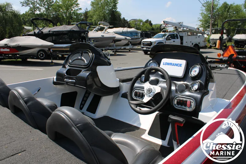 Slide: The Image of 2015 Tracker NITRO Z7 boat cockpit with Lowrance electronics. - 13