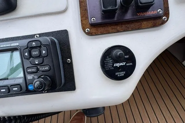 Slide: The Image of Control panel of a 1999 Sea Ray 420 Aft Cabin boat with navigation equipment. - 26