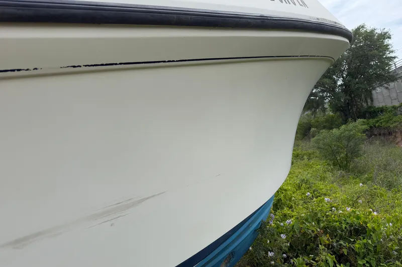 Slide: The Image of Side view of a 2000 Albin 28 Tournament Express boat, showing hull details. - 41
