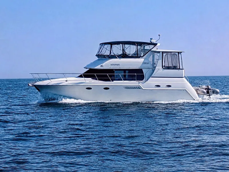 The Image of 1999 Carver 406 Aft Cabin Motor Yacht on open sea. - 0
