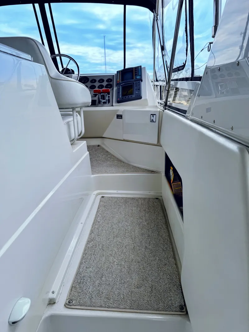 Slide: The Image of Interior of 1999 Carver 406 Aft Cabin Motor Yacht. - 13