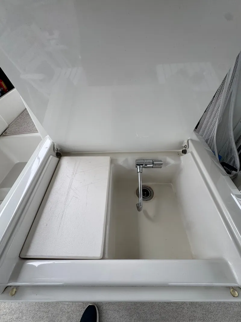 Slide: The Image of Sink on Carver 406 Aft Cabin Motor Yacht, year 1999. - 26