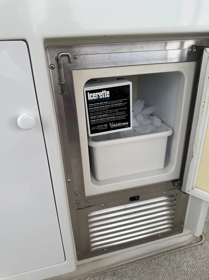 Slide: The Image of Ice maker on Carver 406 Aft Cabin Motor Yacht, 1999 model. - 28