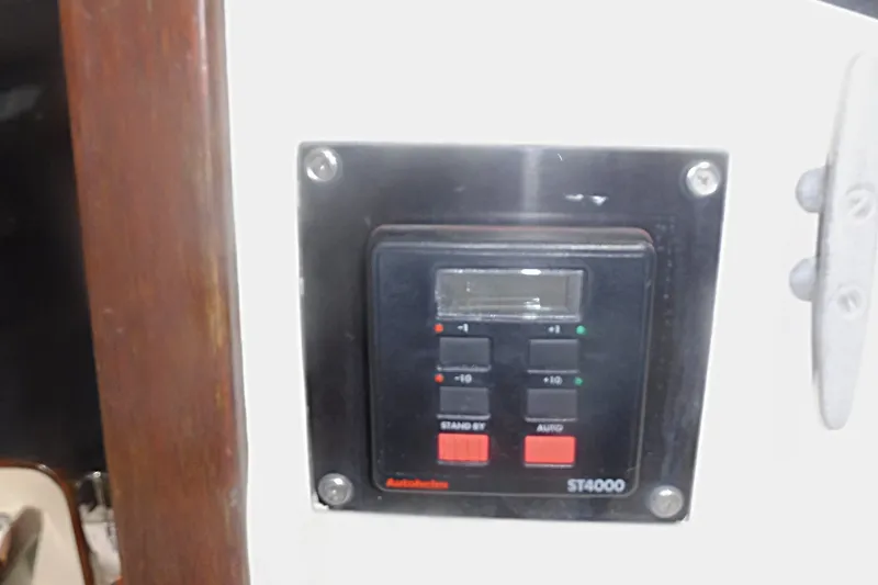 Slide: The Image of Control panel of a 1975 Carter 3/4 Ton boat, featuring an Autohelm ST4000. - 22