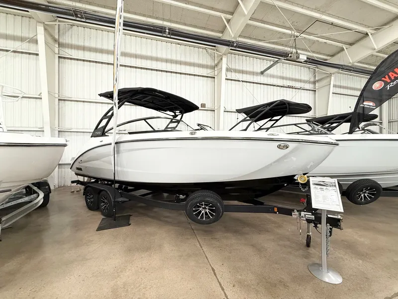 The Image of 2025 Yamaha Boats 252SD displayed in a showroom. - 0