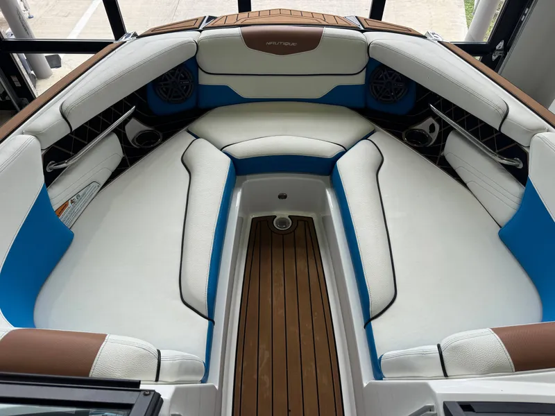 Slide: The Image of Interior of 2019 Nautique Super Air Nautique GS22 boat. - 17