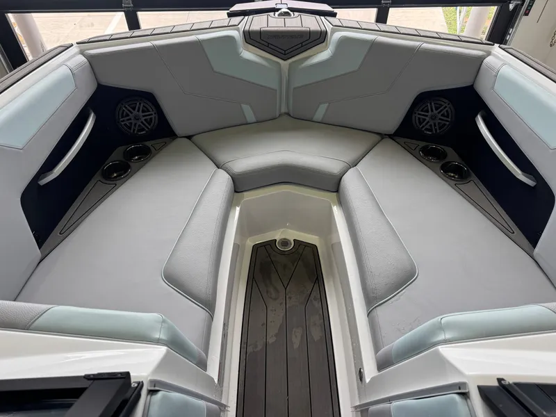 Slide: The Image of Interior of 2023 Nautique Super Air Nautique GS22 boat. - 17