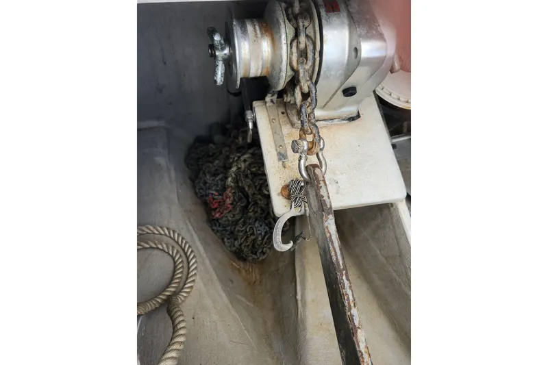 Slide: The Image of Anchor chain and winch on 2013 Fountaine Pujut Summerland 40 boat. - 34