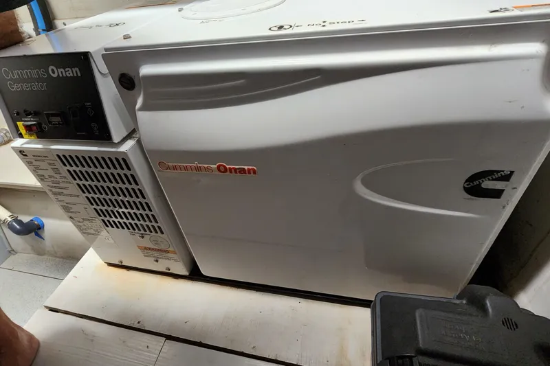 Slide: The Image of Cummins Onan generator in a 2013 Fountaine Pujut Summerland 40 yacht engine room. - 39