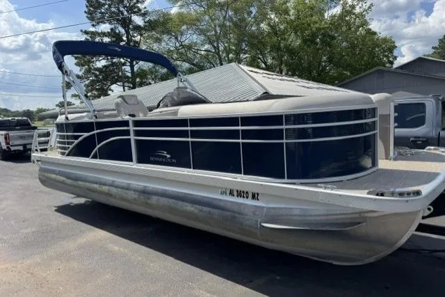The Image of 2018 Bennington 22 GSR pontoon boat parked outdoors on a sunny day. - 0