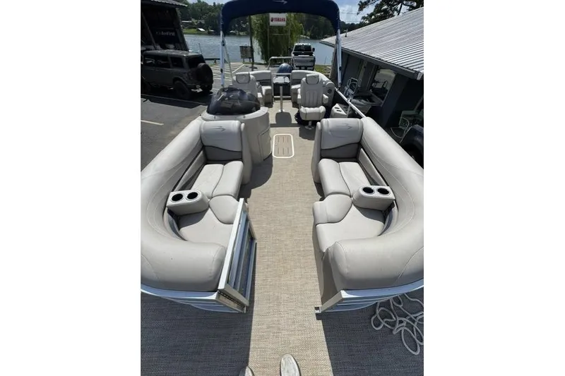 Slide: The Image of 2018 Bennington 22 GSR pontoon boat with spacious seating and cup holders. - 10