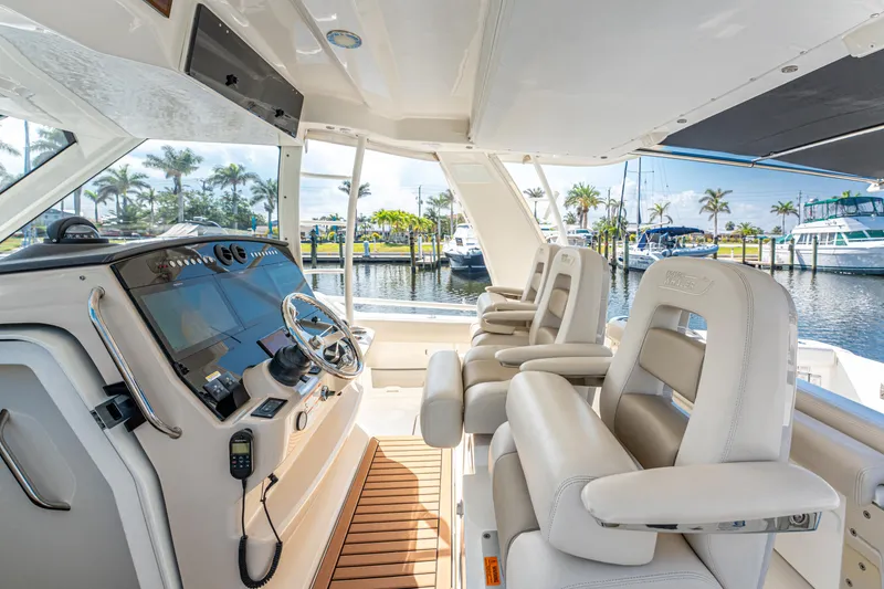 Slide: The Image of Boston Whaler 420 Outrage 2019 - 123