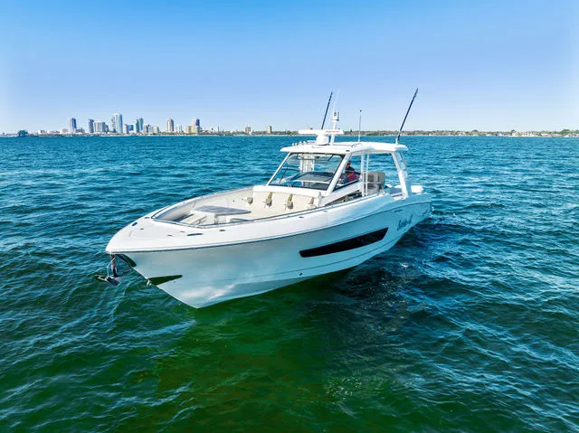 Slide: The Image of Boston Whaler 420 Outrage 2019 - 150
