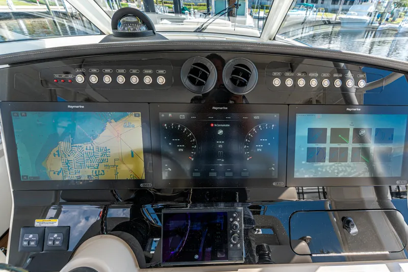 Slide: The Image of Boston Whaler 420 Outrage 2019 - 67