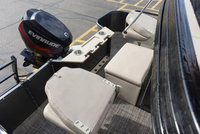 Slide: The Image of Misty Harbor Pontoons 2285 RF 2020 - 13