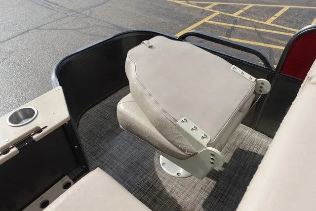 Slide: The Image of Misty Harbor Pontoons 2285 RF 2020 - 15