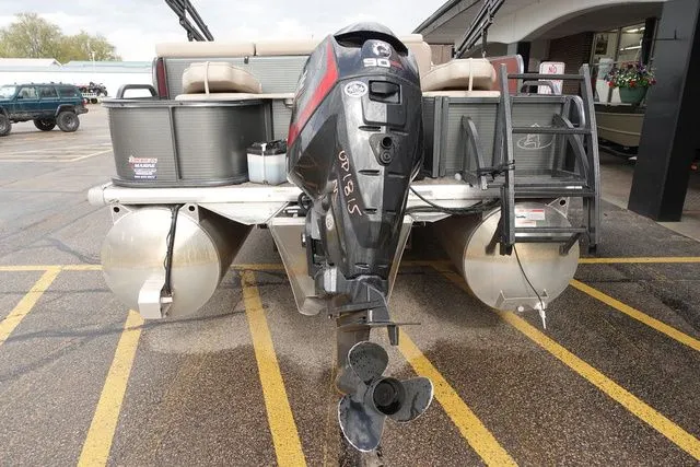 Slide: The Image of Misty Harbor Pontoons 2285 RF 2020 - 16