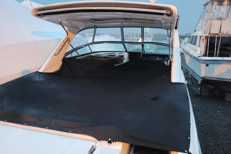 Slide: The Image of Sea Ray SLX 350 Outboard 2017 - 43