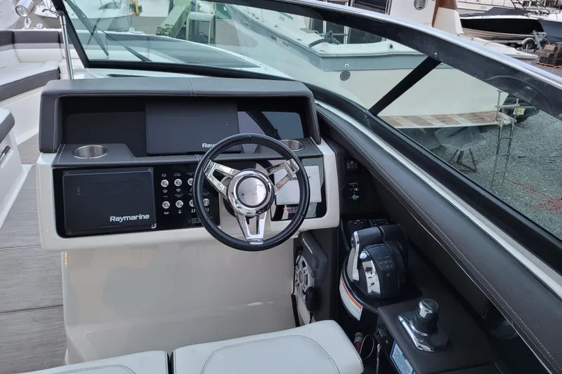 Slide: The Image of Sea Ray SLX 350 Outboard 2019 - 26
