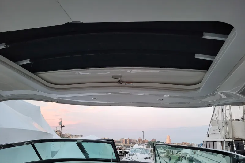 Slide: The Image of Sea Ray SLX 350 Outboard 2019 - 34
