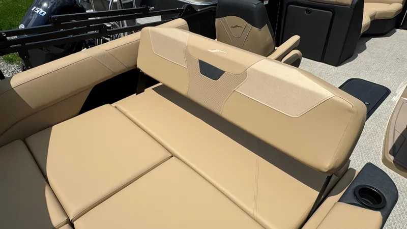 Slide: The Image of Evotti 521CS 2026 boat featuring luxurious leather seating. - 22