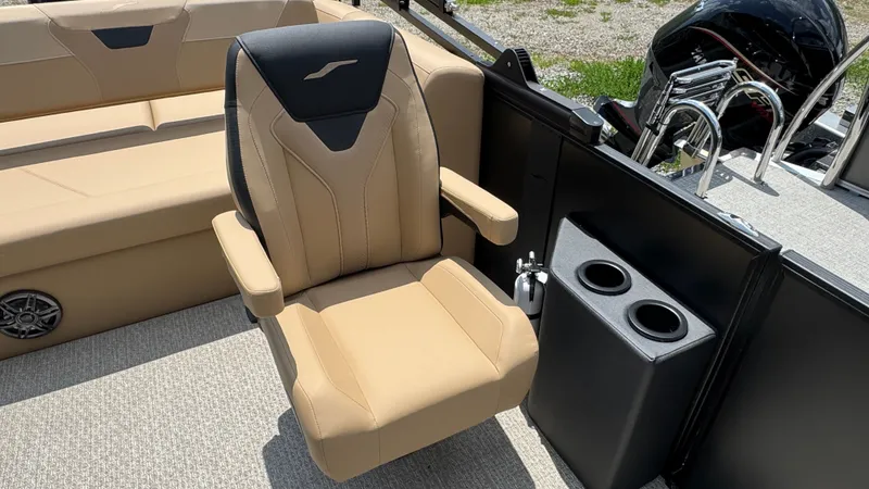 Slide: The Image of Evotti 521CS 2026 boat seat with cup holders. - 9
