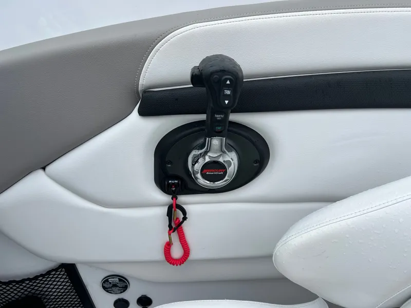 Slide: The Image of Interior view of throttle lever on a 2022 Four Winns H260 boat. - 15