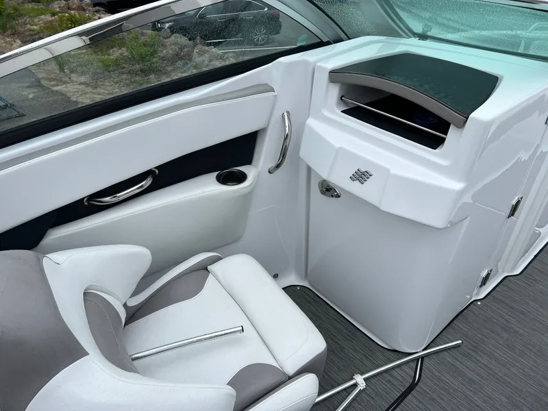 Slide: The Image of Interior of 2022 Four Winns H260 boat with seat and dashboard. - 18