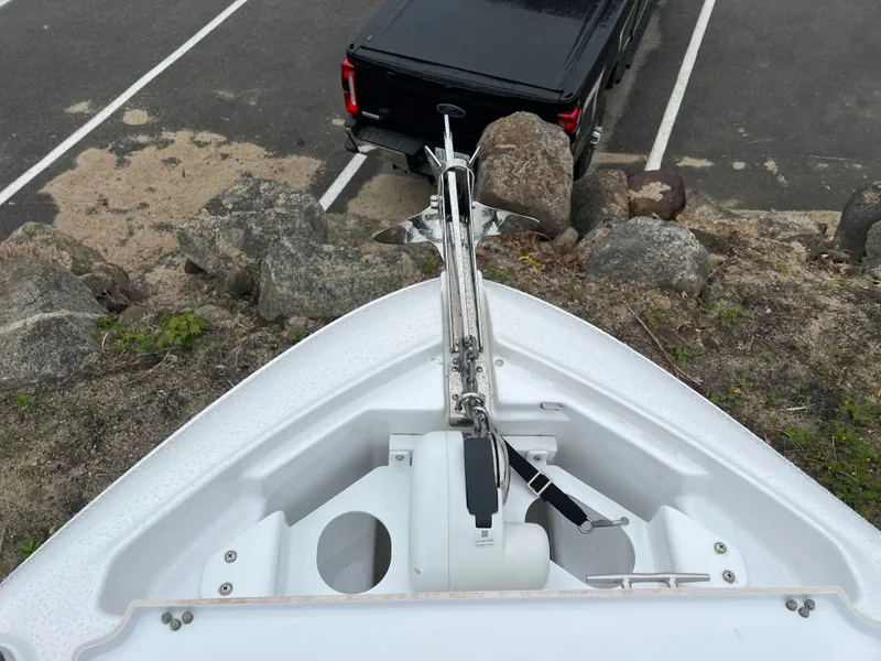 Slide: The Image of Bow view of a 2022 Four Winns H260 boat. - 26