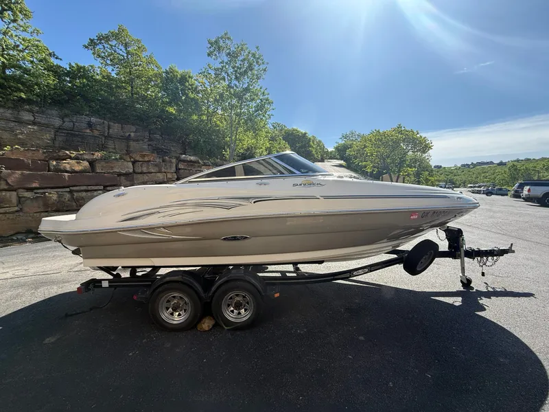 Slide: The Image of 2006 Sea Ray 200 Sundeck on trailer, sunny day. - 22