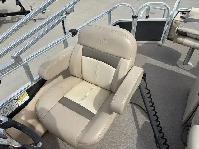 Slide: The Image of Sun Tracker Party Barge 22 XP3 2016 - 21