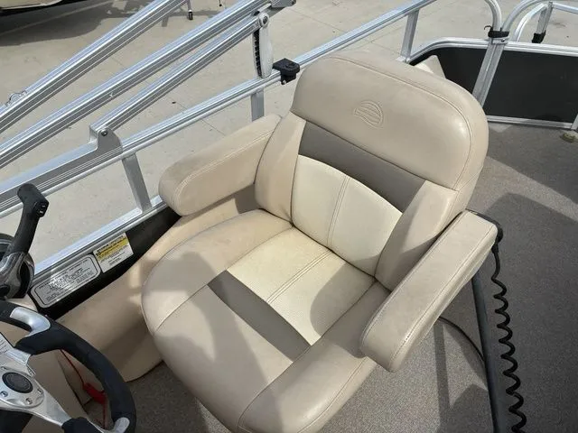 Slide: The Image of Sun Tracker Party Barge 22 XP3 2016 - 23