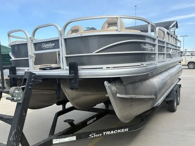 Slide: The Image of Sun Tracker Party Barge 22 XP3 2016 - 4